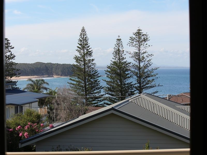 17 High Street, Black Head NSW 2430