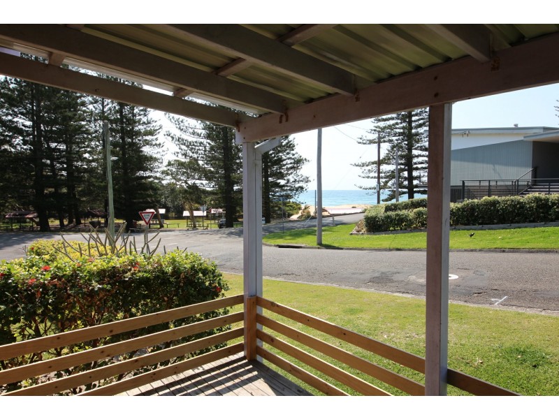 3 Albert Street, Black Head NSW 2430