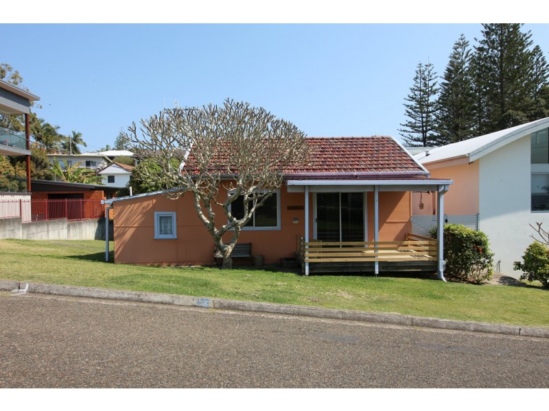 3 Albert Street, Black Head NSW 2430
