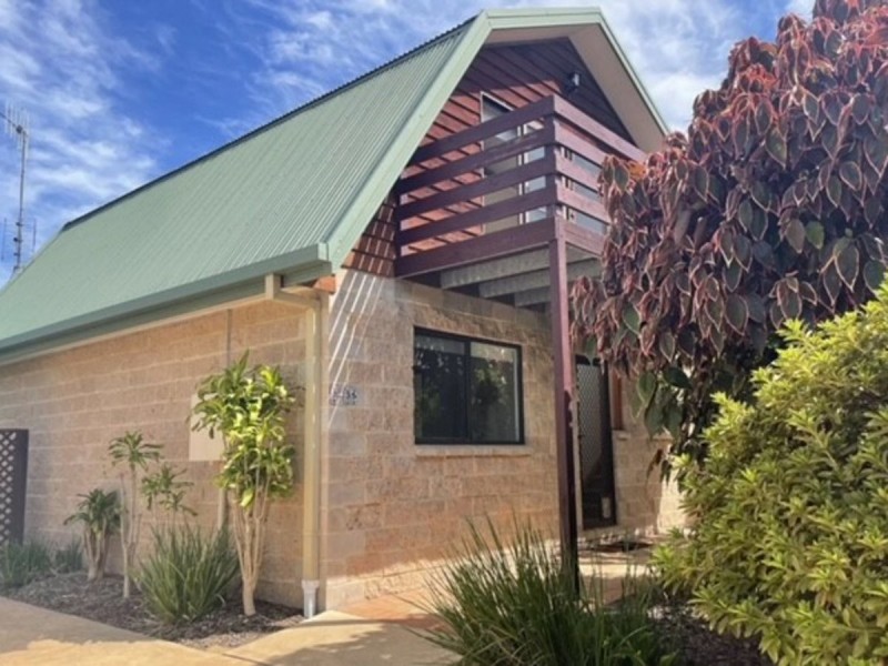 2/35 Redhead Road, Hallidays Point NSW 2430