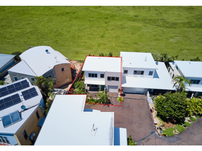 10/33-37 Emerald Drive, Diamond Beach NSW 2430