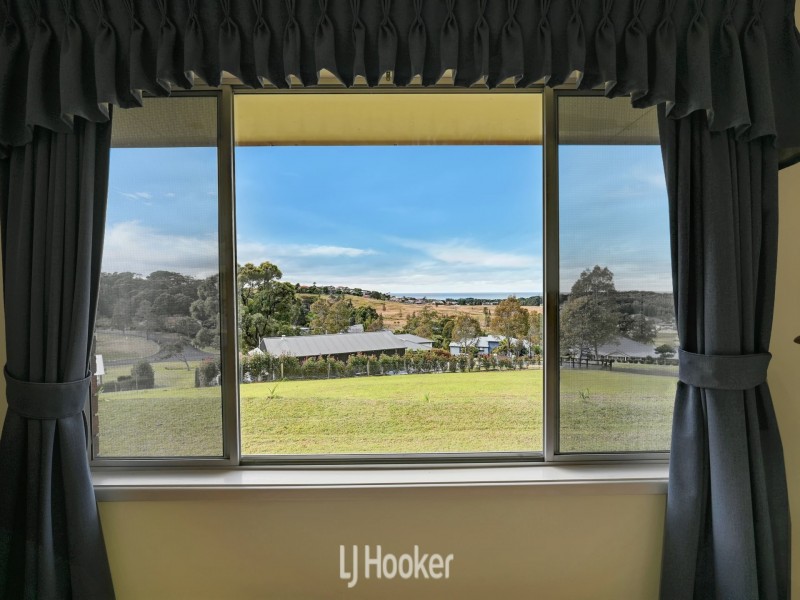 1 Bombora Place, Hallidays Point NSW 2430