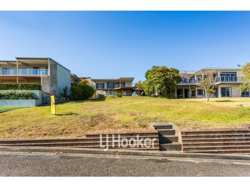 8 Callemondah Lane, Black Head NSW 2430