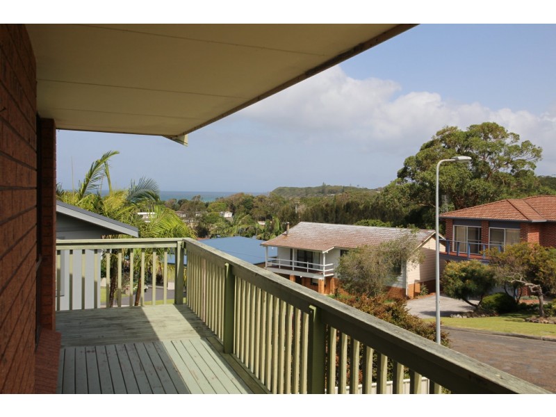 16 Coromont Drive, Hallidays Point NSW 2430