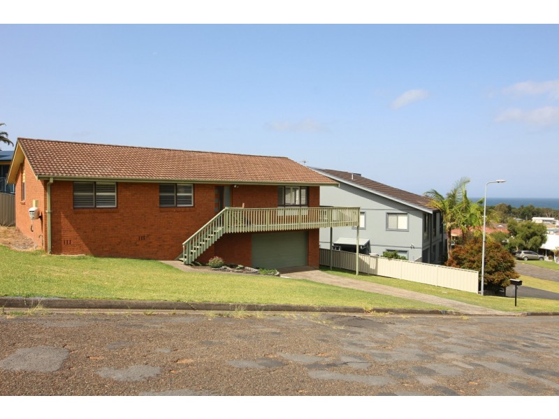 16 Coromont Drive, Hallidays Point NSW 2430