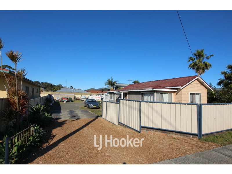 22 The Lakes Way, Forster NSW 2428
