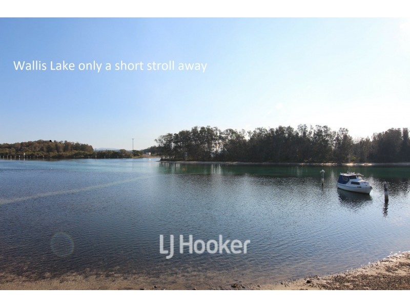 22 The Lakes Way, Forster NSW 2428