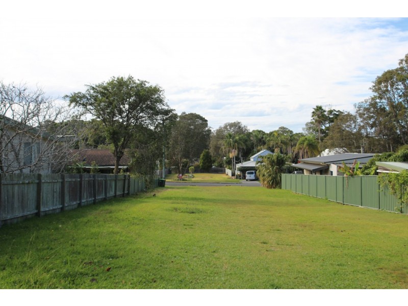 8 Saltwater Crescent, Diamond Beach NSW 2430