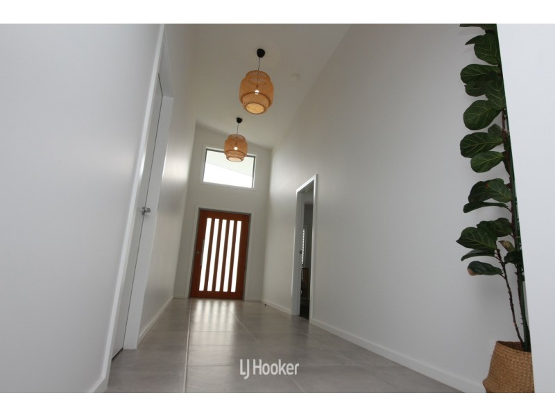 14 Torquay Circuit, Red Head NSW 2430