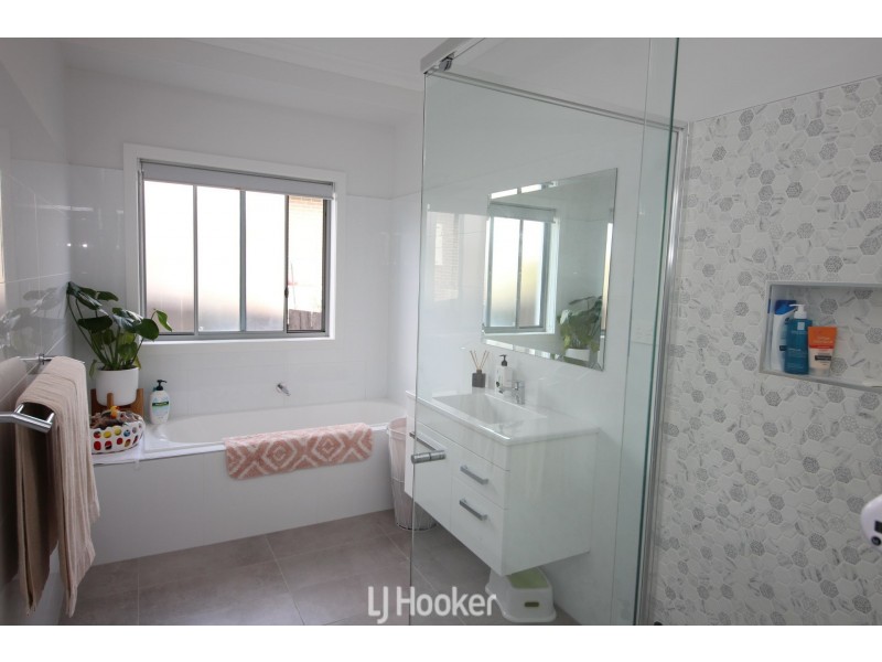 14 Torquay Circuit, Red Head NSW 2430