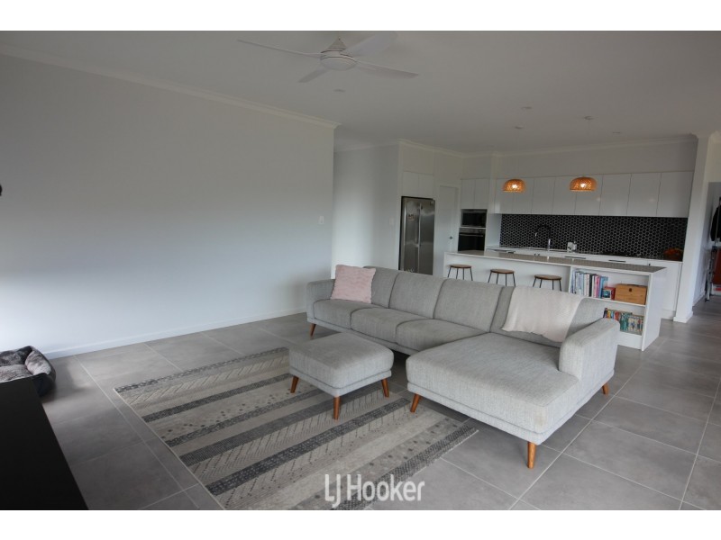 14 Torquay Circuit, Red Head NSW 2430