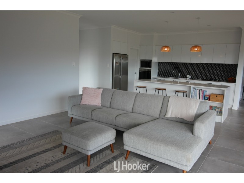 14 Torquay Circuit, Red Head NSW 2430