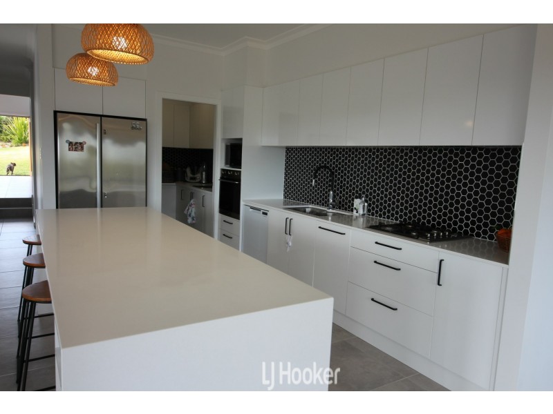 14 Torquay Circuit, Red Head NSW 2430