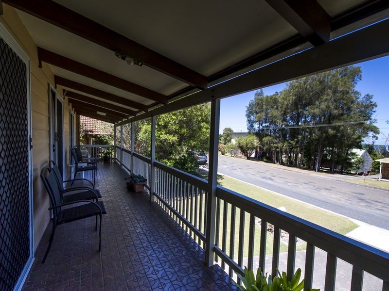 8 Red Head Road, Hallidays Point NSW 2430