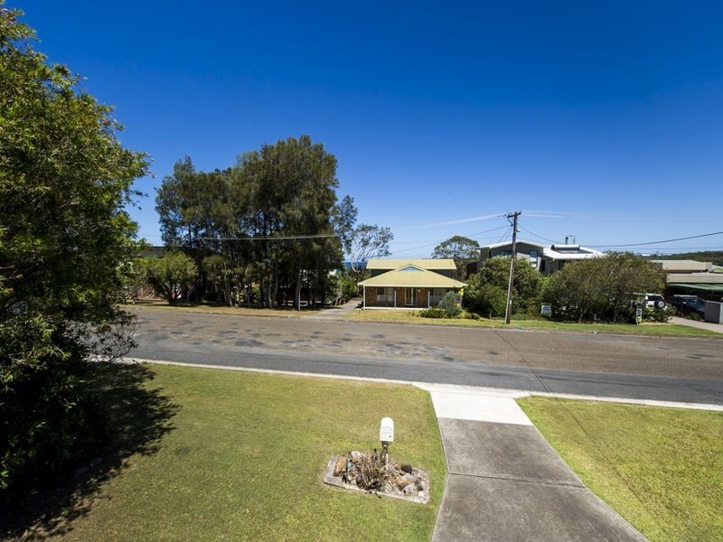 8 Red Head Road, Hallidays Point NSW 2430