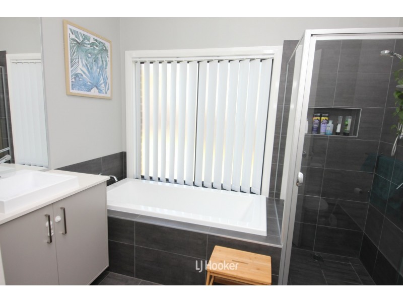 12 Torquay Circuit, Red Head NSW 2430