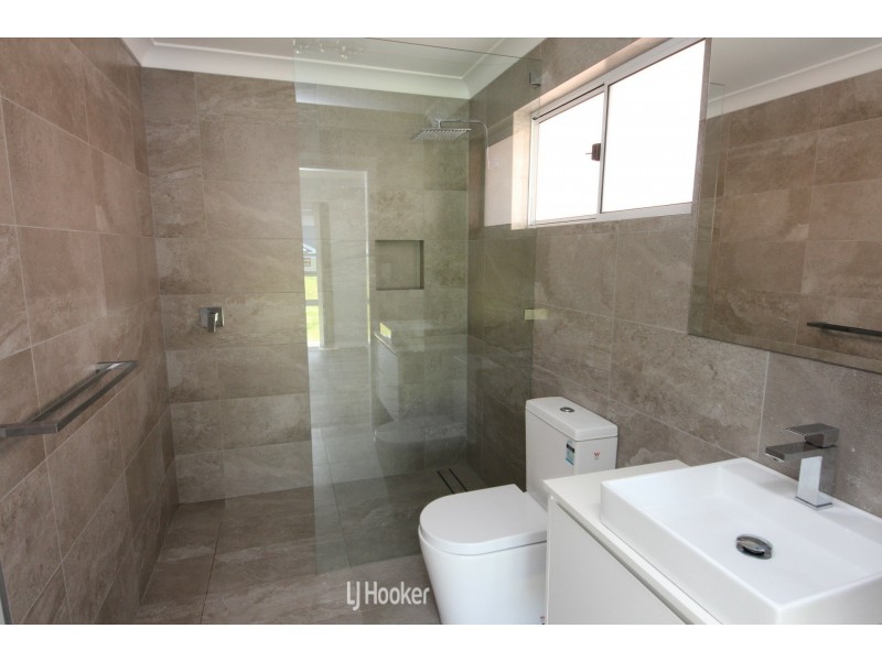 24 Emerald Drive, Diamond Beach NSW 2430