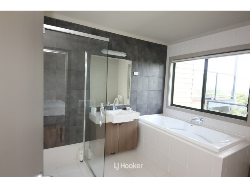 4 Augusta Point, Tallwoods Village NSW 2430