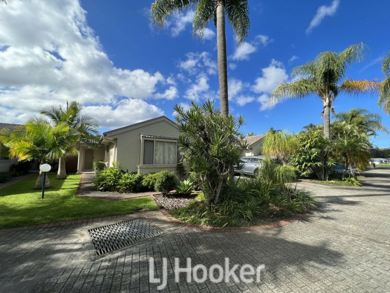 8/2 James Foster Drive, Hallidays Point NSW 2430