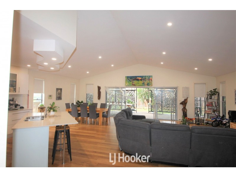 33 Anniversary Drive, Diamond Beach NSW 2430