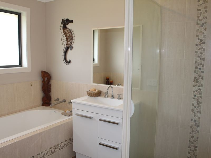 14 Greenview Drive, Hallidays Point NSW 2430