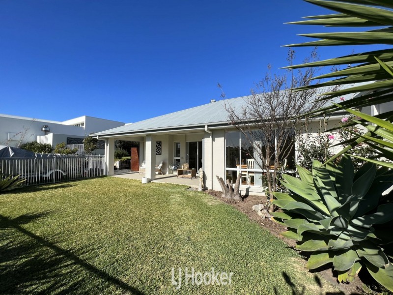 1 Lake View Way, Tallwoods Village NSW 2430