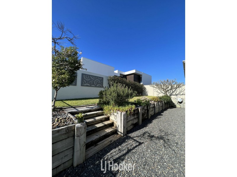 1 Lake View Way, Tallwoods Village NSW 2430