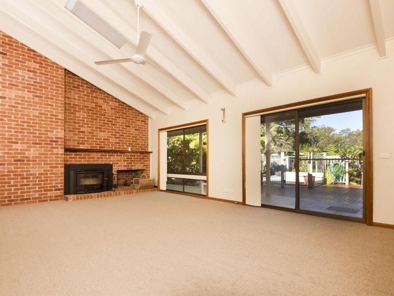 17 Woodlands Drive, Hallidays Point NSW 2430