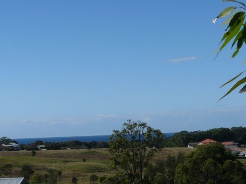 25 Headland Drive, Hallidays Point NSW 2430