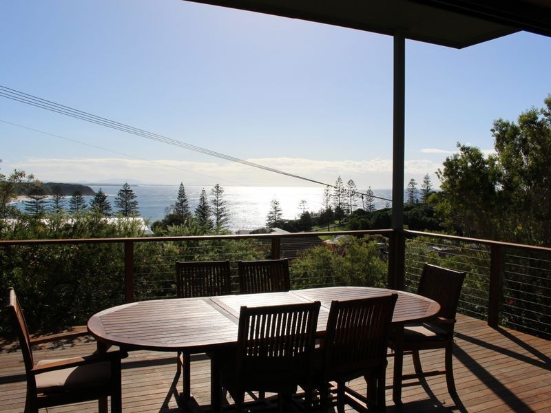18 High Street, Hallidays Point NSW 2430
