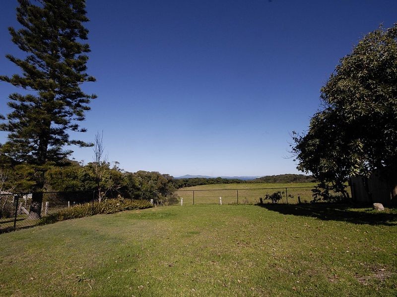 18 High Street, Hallidays Point NSW 2430