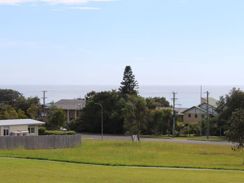 32 Emerald Drive, Diamond Beach NSW 2430