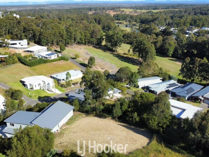 8 Barrington Crescent, Tallwoods Village NSW 2430