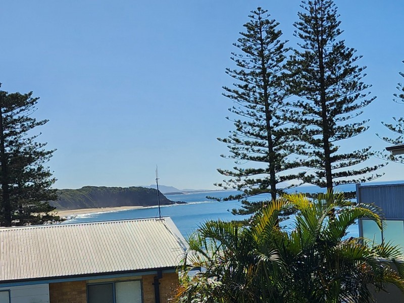 10 Albert Street, Black Head NSW 2430