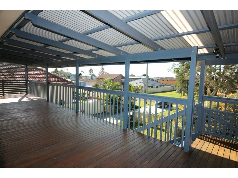 8 Anniversary Drive, Diamond Beach NSW 2430