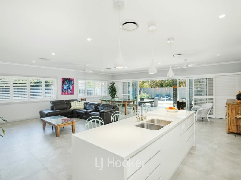 13 Hillside Terrace, Black Head NSW 2430