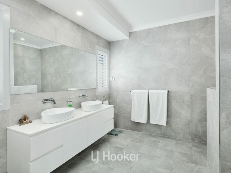 13 Hillside Terrace, Black Head NSW 2430