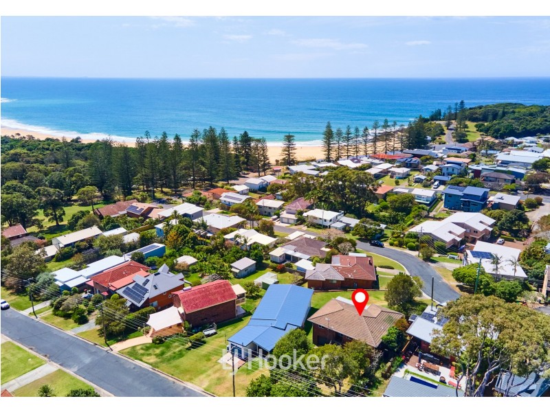 17 Surfview Avenue, Black Head NSW 2430