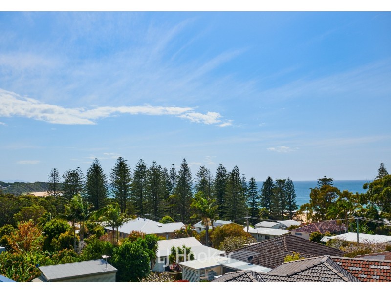 17 Surfview Avenue, Black Head NSW 2430