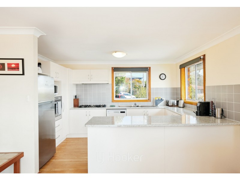17 Surfview Avenue, Black Head NSW 2430