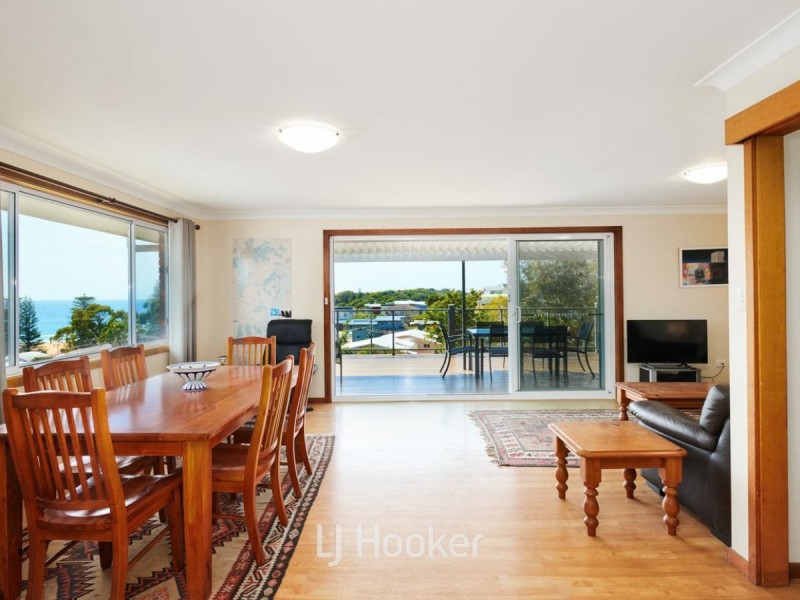 17 Surfview Avenue, Black Head NSW 2430