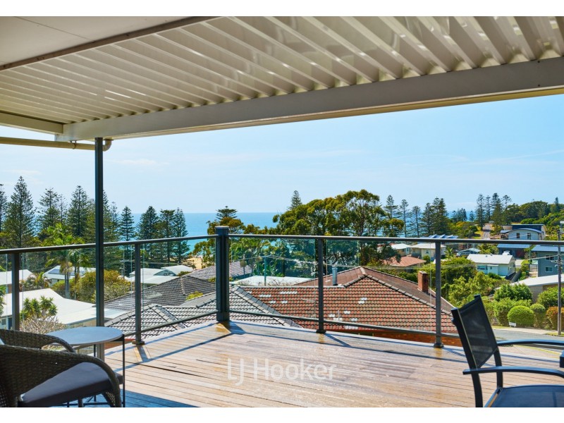 17 Surfview Avenue, Black Head NSW 2430