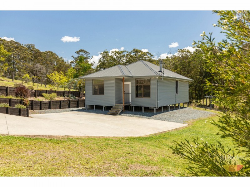 10 Creekline Crescent, Tallwoods Village NSW 2430