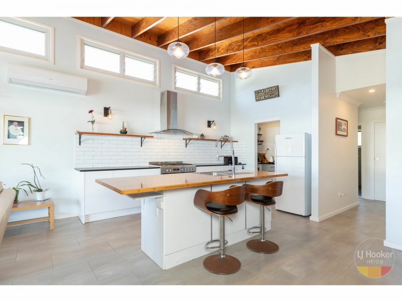 35 Seabreeze Parade, Black Head NSW 2430