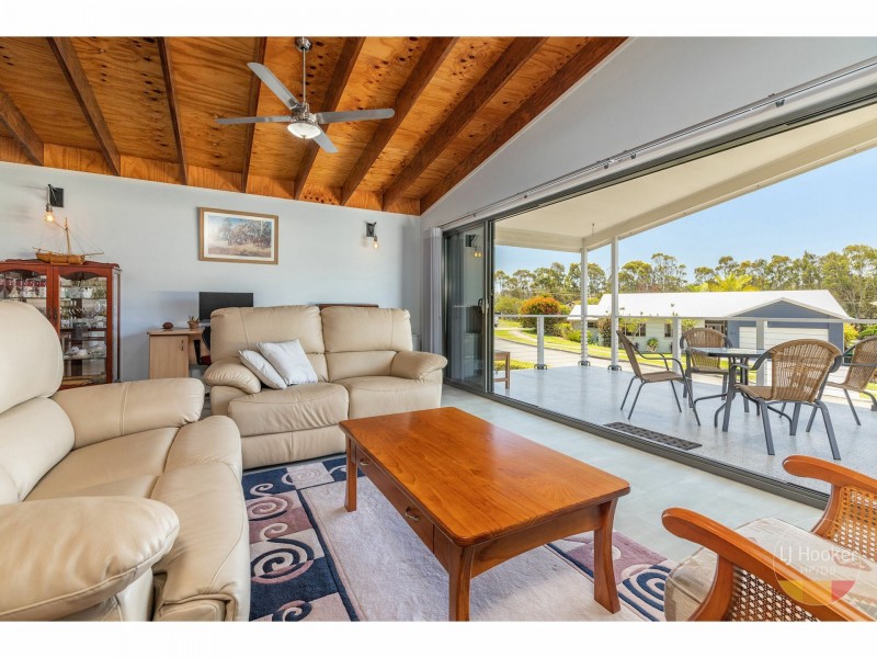 35 Seabreeze Parade, Black Head NSW 2430