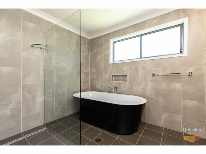 35 Seabreeze Parade, Black Head NSW 2430