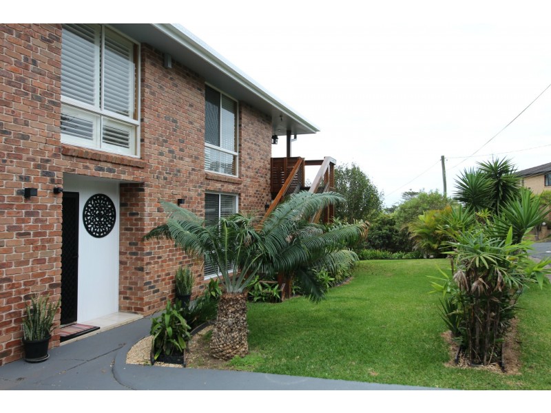 1 Callemondah Lane, Black Head NSW 2430