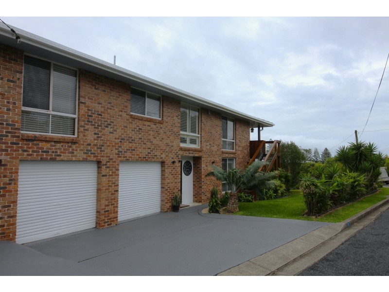 1 Callemondah Lane, Black Head NSW 2430