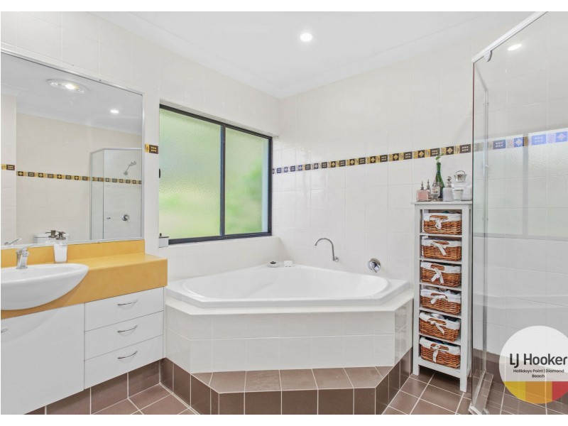 2/6 The Grove, Tallwoods Village NSW 2430