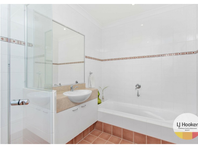 2/6 The Grove, Tallwoods Village NSW 2430